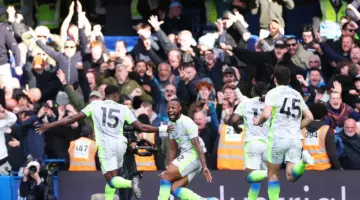 بالفيديو: البريميرليج يشتعل.. مانشستر سيتي يقتنص هدية آرسنال ويهين تشيلسي